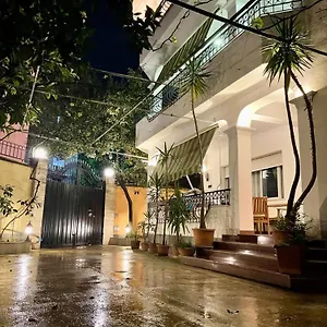 Hostel Mandarine, Tiran